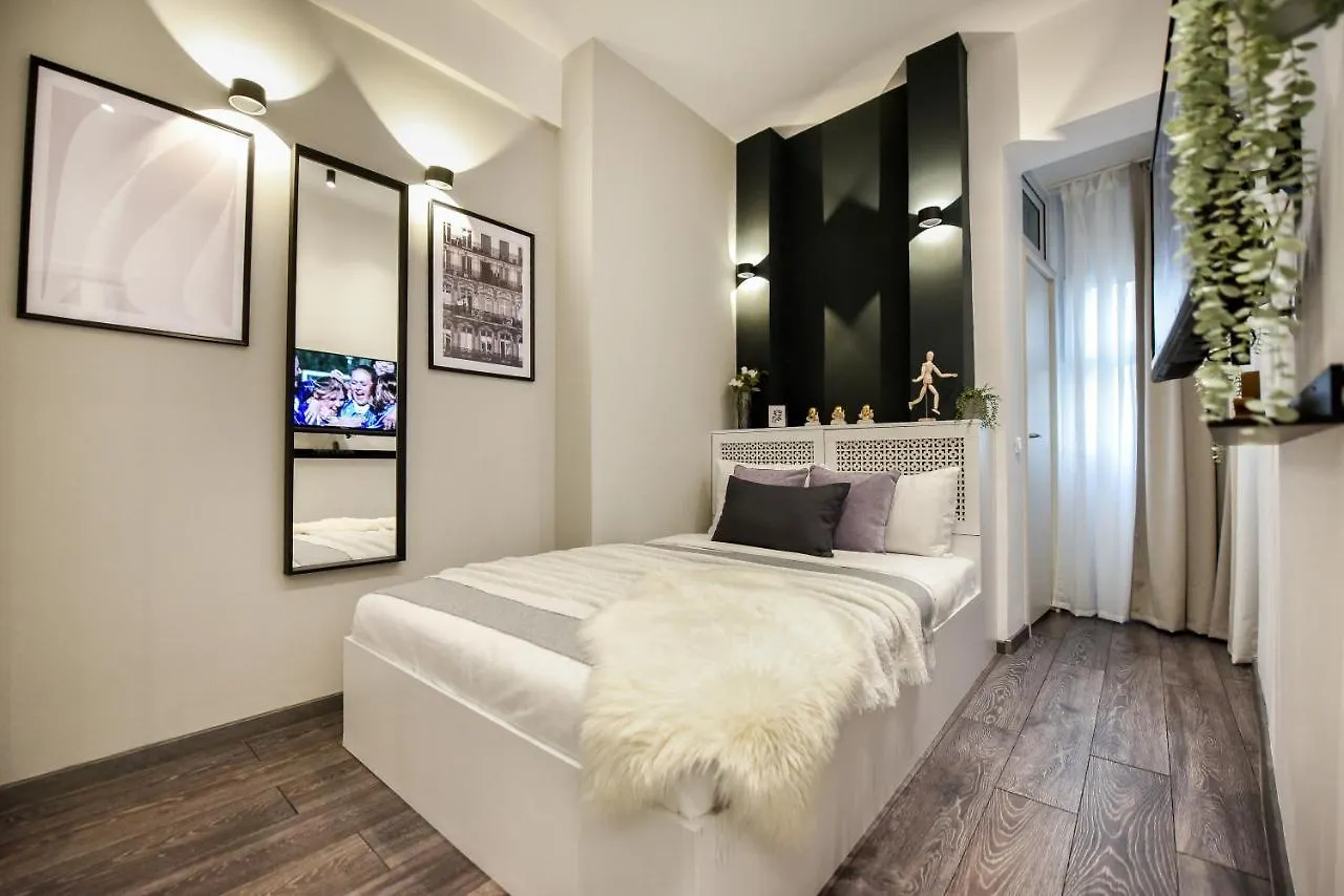 Premium Urban Living - Stylish Apartments At Universitate Prime Location Bucharest 0*,