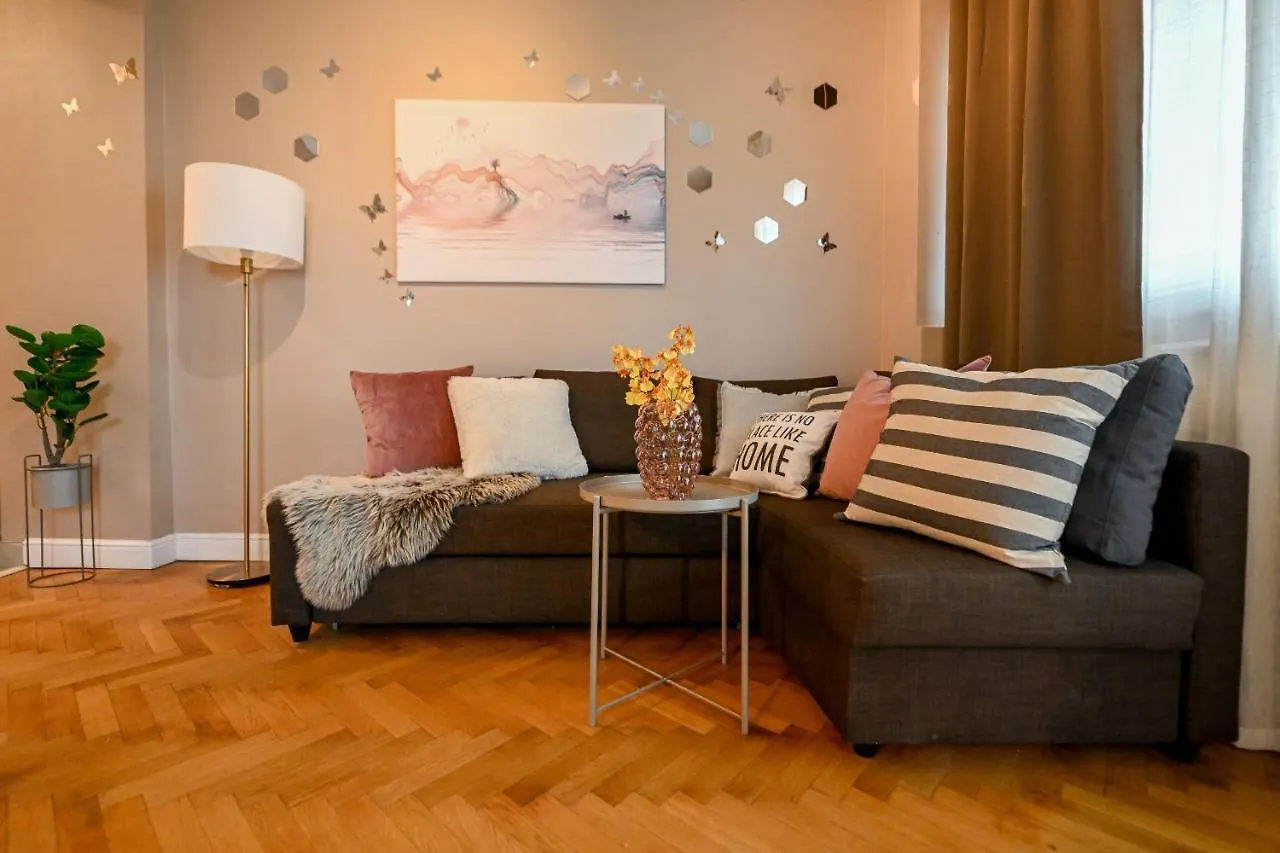 Premium Urban Living - Stylish Apartments At Universitate Prime Location Bucharest 0*,  Romania